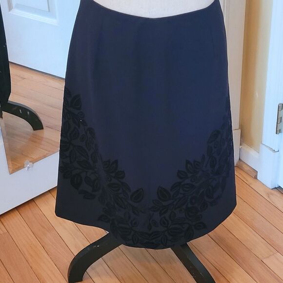 BLACK ON BLACK PENCIL SKIRT - Picture 2 of 8